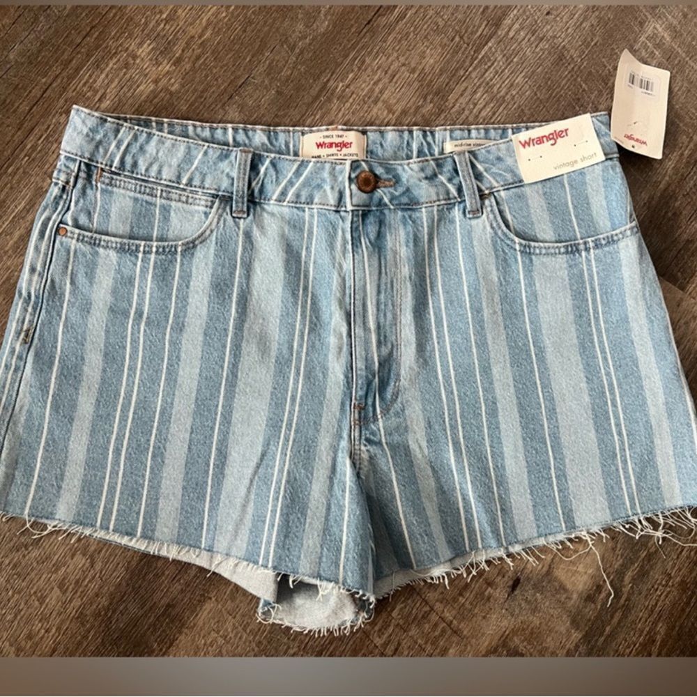 Wrangler Mid-Rise Vintage Short- Size 12